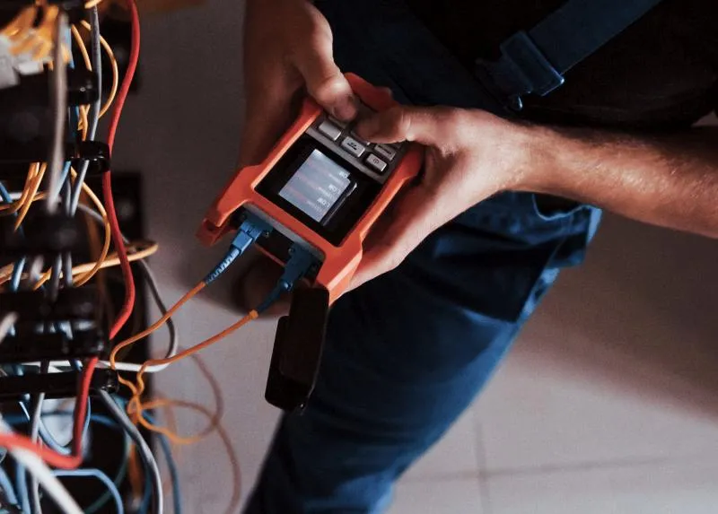 Jakie są zalety hostingu zarządzanego w kontekście Symfonii?